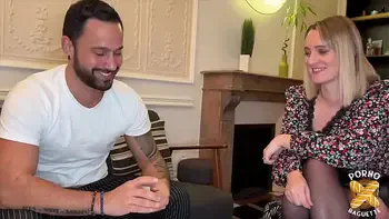 Kelly, blonde atomique, recherche du sexe hard...et le trouve