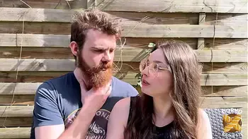 Katerina, petite coquine, adore le sexe à plusieurs