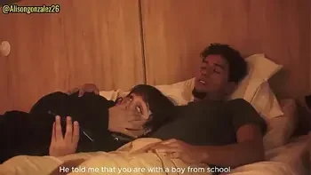 Mirando una pelicula con mi padrastro y sin querer me trague su pene (casi nos descubren)