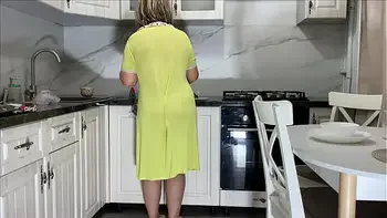 An experienced old woman with a strong ass took her stepson's cock in her anal