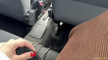 Motorista de aplicativo me reconhece e GOZA na minha boca pela carona – Fabi Drumond