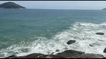 Praia de nudismo sexo explícito com as gostosas