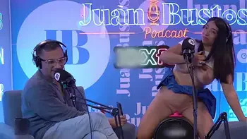 Veritoaguas with huge tits rides the machine and begs to be spanked