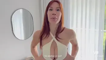 Agente inmobiliaria se toma la leche de su cliente