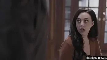 Reporter gets a bit too close to psycho