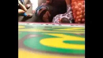 Esse homem foi flagrado sendo a. por essas mulheres no Ceará, reparem oq elas fazem com esse pobre coitado. Isso não pode ficar assim!