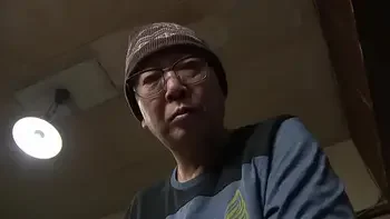 Buurman geeft me grote lul terwijl mijn man weg is