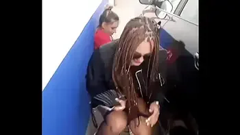 españolas pilladas meando