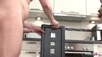 Einsame HAUSFRAU schnappt sich Handwerker zum Ficken Deutsch - German Mature