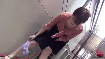 Desperate Japanese Pissing in Public