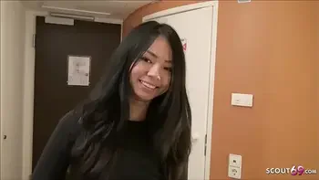 Thai Studentin an der UNI von Schwarzen nach Party gefickt - German Amateur