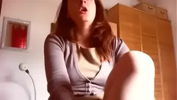 Nicoletta takes a ride in the car masturbates and fills her hands with squirting as she comes