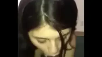 Babando e gemendo enquanto mama!