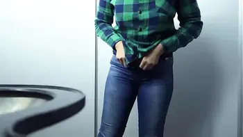 REMOTE CONTROL MY ORGASM IN THE TRAIN