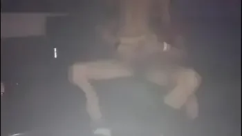 Esposa putinha na BALADA LIBERAL, transando no camarote com novinho. Depois foi pegar uma bebida no bar outro amigo pegou ela apoiada no balcão do bar. Cornodapimenta filmando tudo.