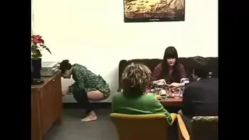 Pinkeln im Wohnzimmer