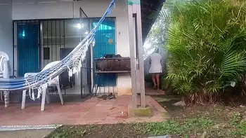 Paisagista do Nego Catra safada !!! Trabalha sem calcinha se oferecendo para o patrão !!!