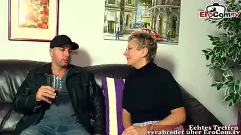 Reife deutsche Frau mit kurzen haaren fickt jüngeren mann