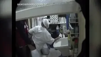 Motoboy faz sexo com faxineira de restaurante entre uma entrega e outra