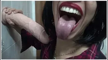 Brunette Babe In Francaise Gros Seins Parle Cru Gros Bite Dans La Bouche