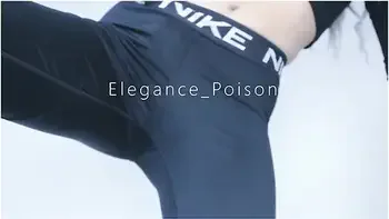 She Masturbates In Her Leggin In The Lockers Of The Sports Room