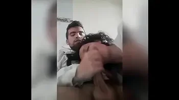 Chico recibe una leccion de como es una buena Mamada