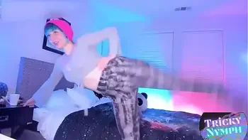 Hipster Slut Shakes Her Butt