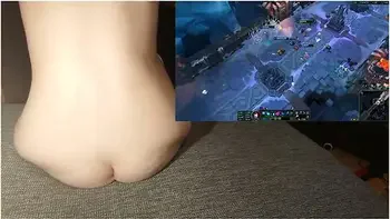 Gaming With Vibrator Distraction And Buttplug