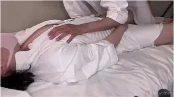 連続イキ/生ハメオイルマッサーシて乳首イキした後生おまんこに大量射精される人妻!!　個人撮影 素人 寝取られ 中出し えひ反り 性感 マッサーシ ハート 種付け 痙攣 むっちり Ntr ハイハン