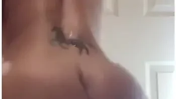 Uniqueen Catching Her Pee Slurping It Up And Twerking While Spitting It All Over My Body Come Watch