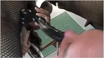 Layla Monroe dominate and humiliate Deviant David