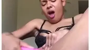 Light Skin Ebony Thot Squirting On Her Toy