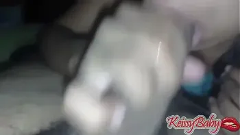 Ayudó a rasurar a mi hermana y me paga con una rica chupada