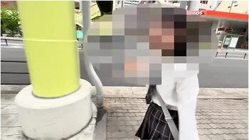 放課後玄関挿入18歳の黒髪合法jkかコンヒニてお菓子を買ったあとアハートの玄関て制服のまま生ハメ