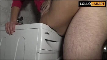 Dammi Il Cazzo Si Fa Scopare La Figa Pelosa Sulla Lavatrice - Amatoriale Italiano