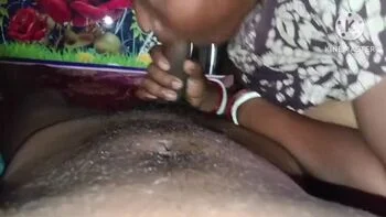 Desi Bhabhi Shows Her Giant Tits and Big Ass in Homemade Indian Sex