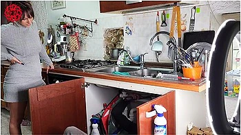 I Washed The Squirt Plumber And He Pounded My Pussy (cuckcold,roleplay)