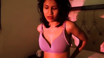 A Lonely Lady Showing Her To Her Bf Online