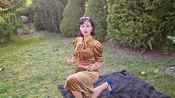 Amateur MILF Wanilianna Teases in Garden Outdoor Solo HD