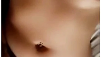 Natacha Guapa In Je Me Caresse Des A La Minette