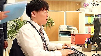 職場てもお構いなしにハレたらヤハい場所て涙目イラマ 年下部下を沼らせる喉奥性感帯のシコtキ女主任 彩月七緒