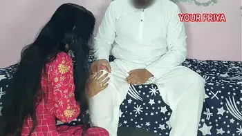 NEW YEAR पार्टी से आयी प्रिया को ससुर ने जबरदस्ती सिर पकड़ कर लंड चूसाया फिर पटा कर जबरदस्त चौदा । साफ हिंदी आवाज में