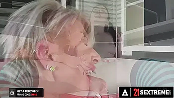 Hot Sugar Stepmommy Gets Her Pussy Wet As Fuck While Getting Eaten Out