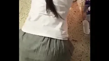 Chava Colegiala Tiene el ANO bien Apretado! Se Logra COGER a Linda Estudiante MEXICANA por el CULO Mientras Ella Hace LIMPIEZA Cuando Están Solos en la CASA, Tiene el ANO Bien APRETADO y se VIENE Adentro de ELLA! (Primera Parte)