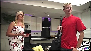 A Night At The Airbnb With Keira Rose