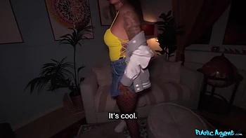 Shakes Up Fun In A Public Adventure With Katty Soarez