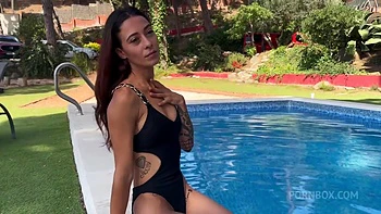 Me ligo con una chica swinger en una villa y me la follo en el