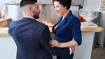 In missionary, Lisa quickly gets wet! - Jacquie et Michel TV