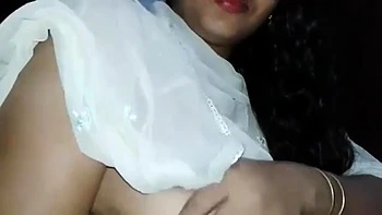 Hot Mallu Housewife Divya Natural Boobs - DesiPapa