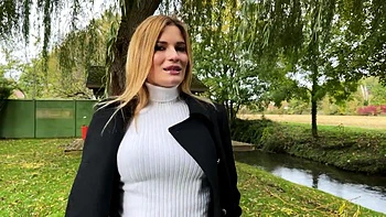 Cat In Mini wanted to keep the surprise effect... - Jacquie et Michel TV